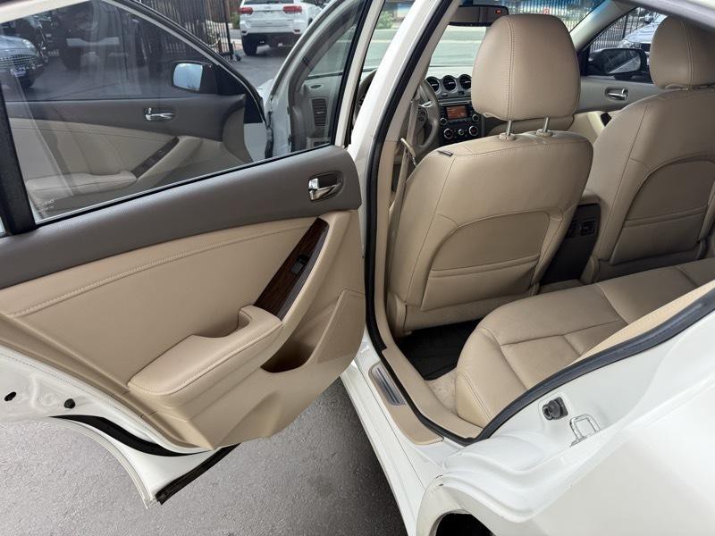 2011 Nissan Altima Image 27