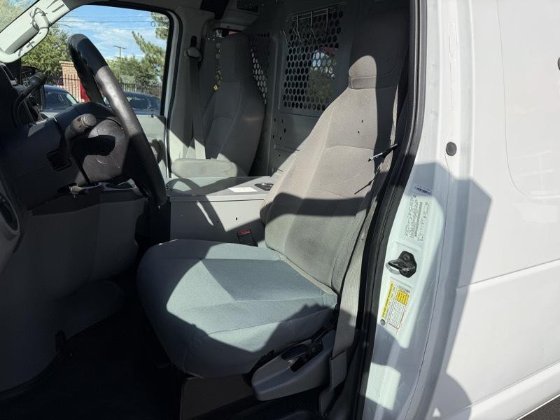 2011 Ford Econoline Image 21