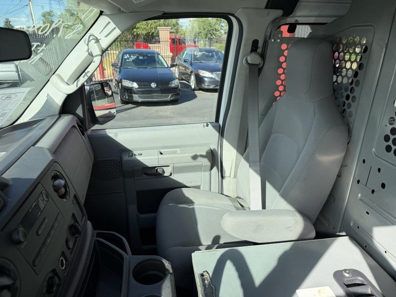 2011 Ford Econoline Image 22