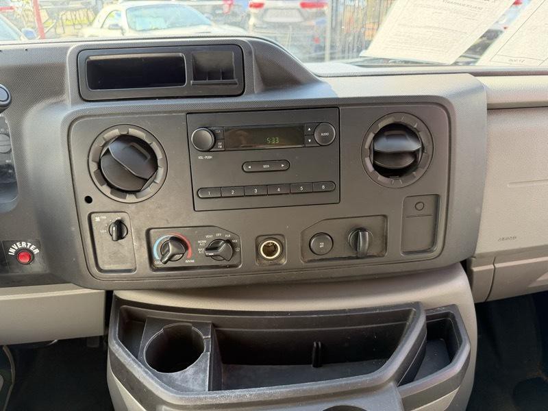 2011 Ford Econoline Image 24