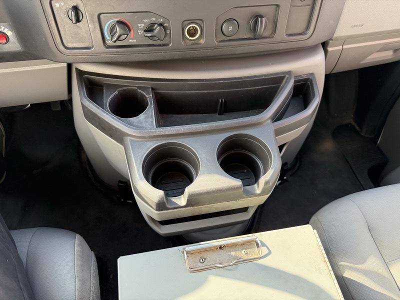 2011 Ford Econoline Image 25