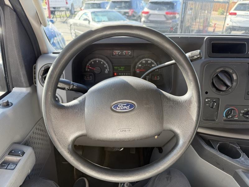 2011 Ford Econoline Image 27