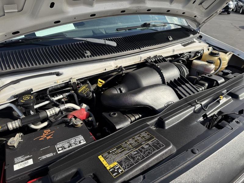 2011 Ford Econoline Image 30