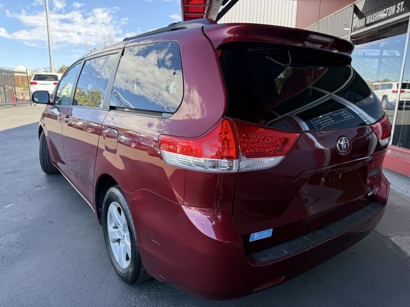 2012 Toyota Sienna Image 3