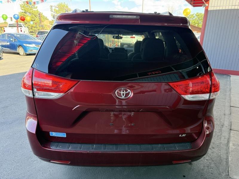 2012 Toyota Sienna Image 4