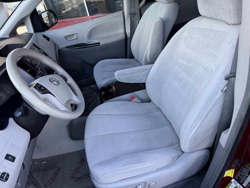 2012 Toyota Sienna Image 14