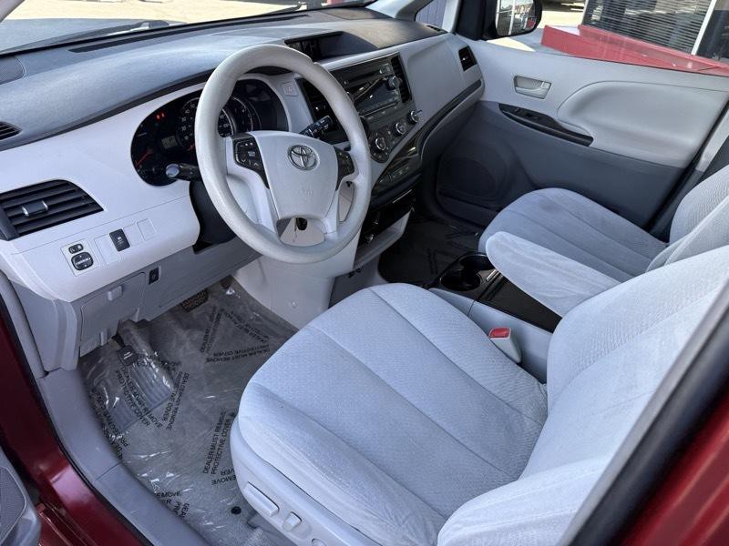 2012 Toyota Sienna Image 15