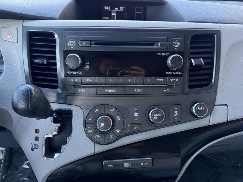 2012 Toyota Sienna Image 19