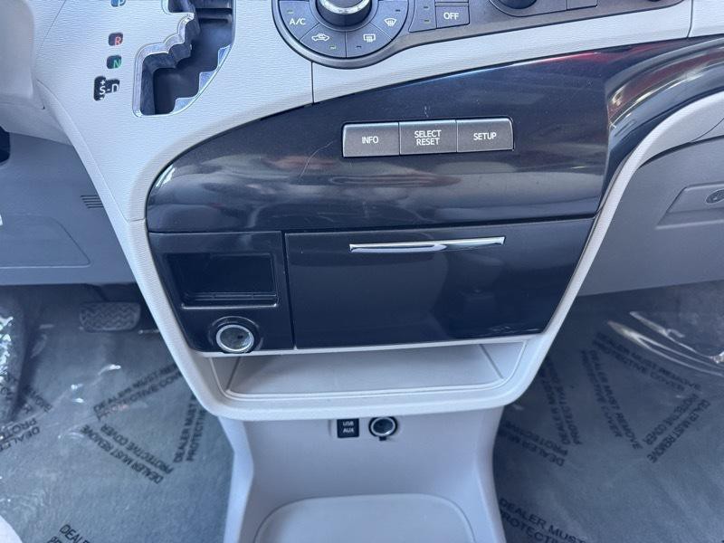 2012 Toyota Sienna Image 20