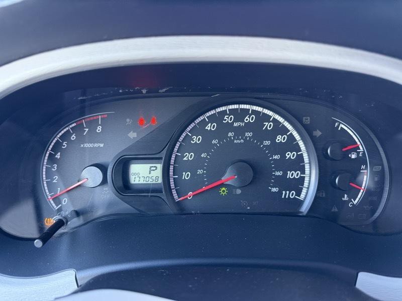 2012 Toyota Sienna Image 24
