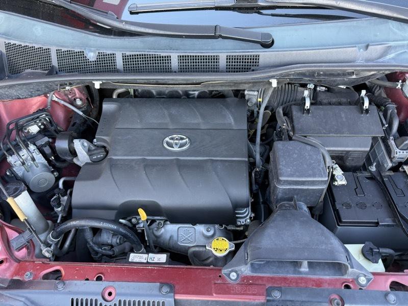 2012 Toyota Sienna Image 29