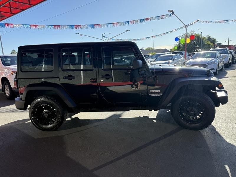 2013 Jeep Wrangler Image 8