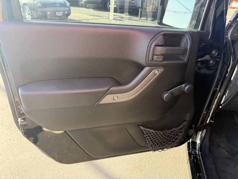 2013 Jeep Wrangler Image 13