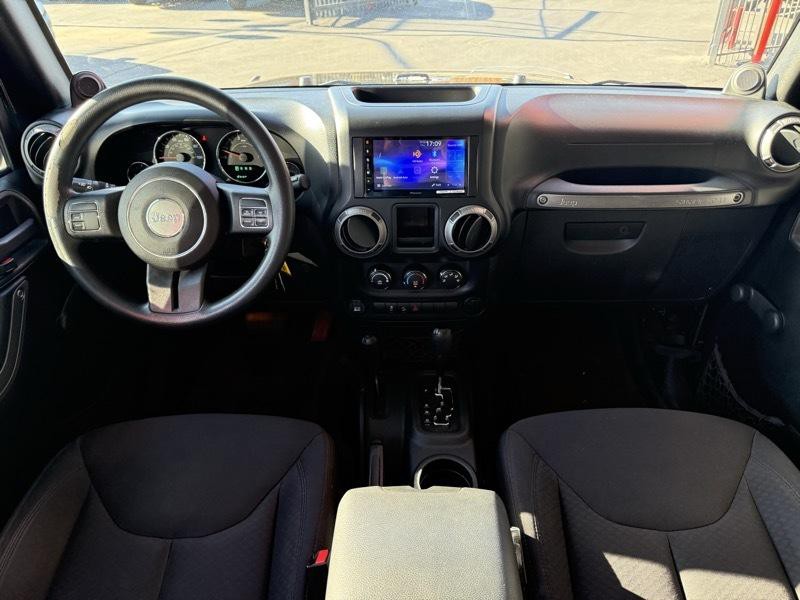 2013 Jeep Wrangler Image 16