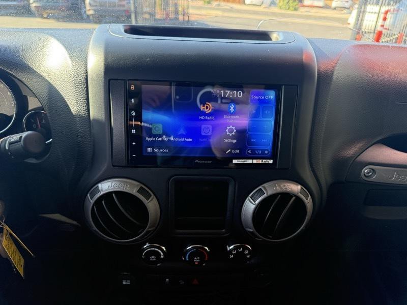 2013 Jeep Wrangler Image 18
