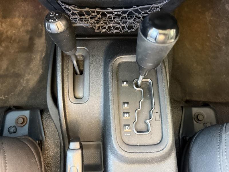 2013 Jeep Wrangler Image 20