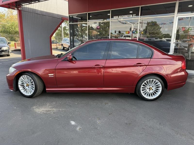 2011 BMW 3 Series Image 2