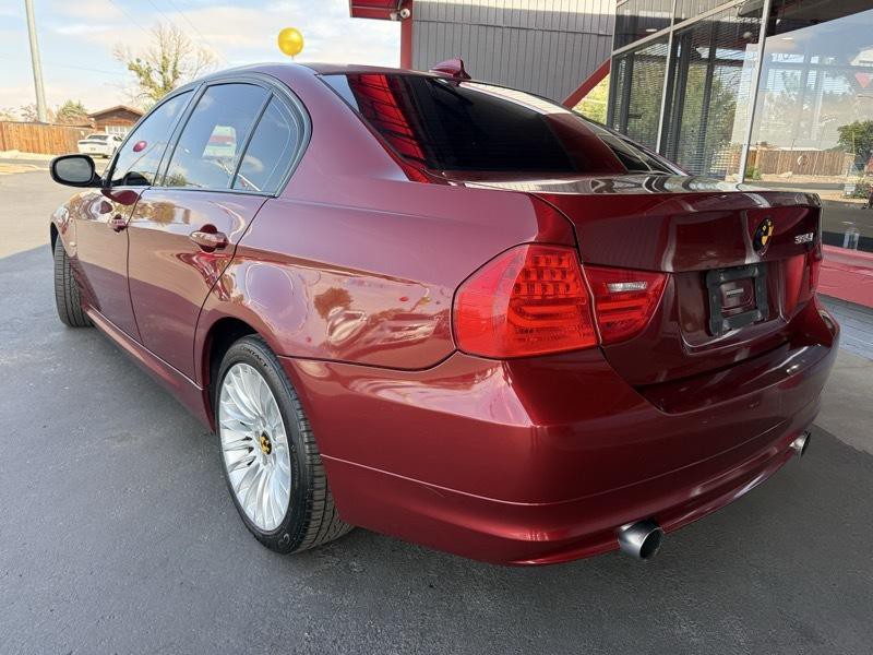 2011 BMW 3 Series Image 3