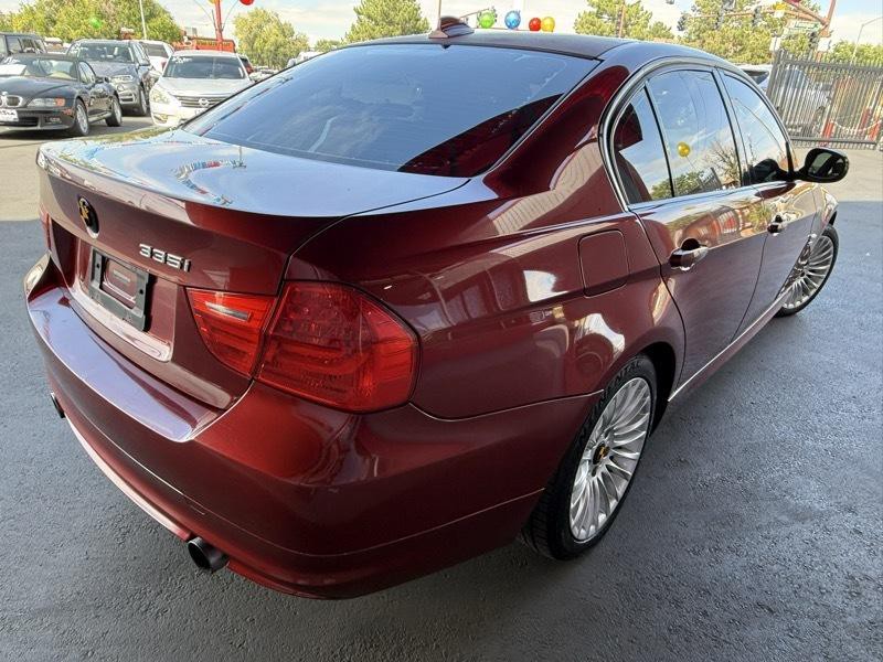 2011 BMW 3 Series Image 6