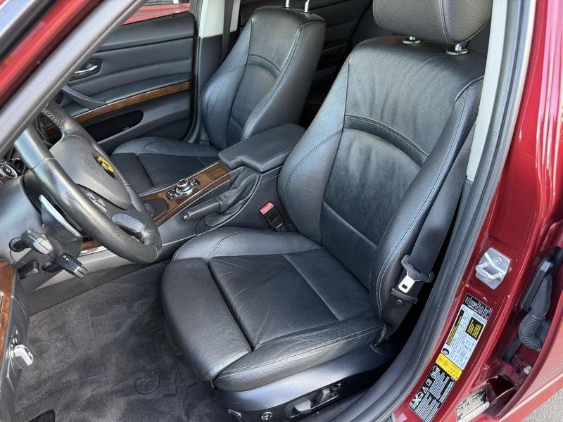 2011 BMW 3 Series Image 13