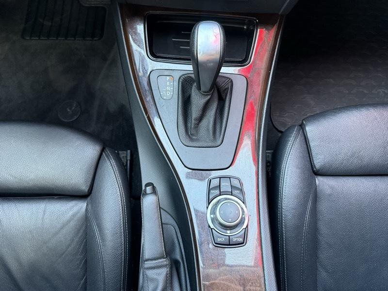 2011 BMW 3 Series Image 19