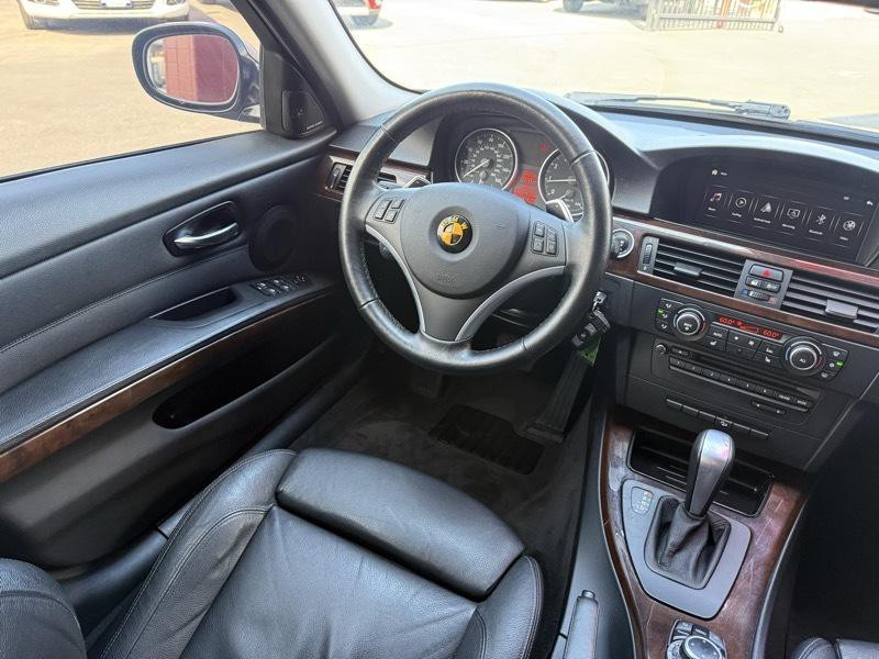 2011 BMW 3 Series Image 21
