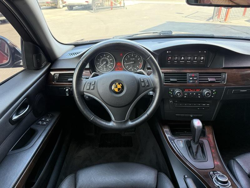 2011 BMW 3 Series Image 22