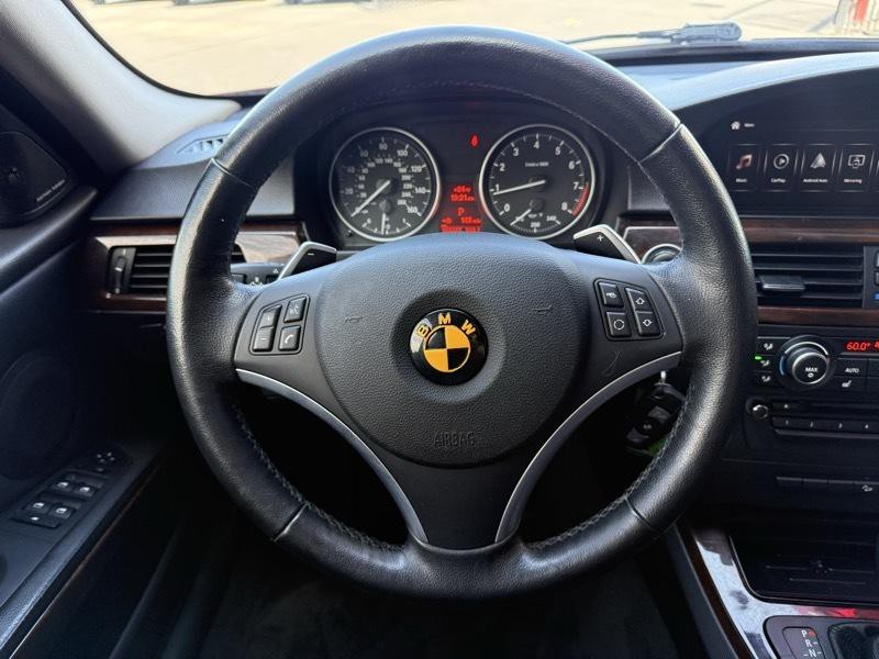 2011 BMW 3 Series Image 23