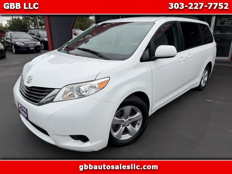 2013 Toyota Sienna Image 1