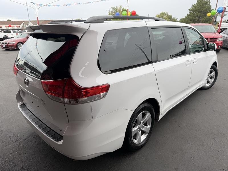2013 Toyota Sienna Image 6