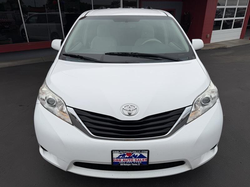 2013 Toyota Sienna Image 9