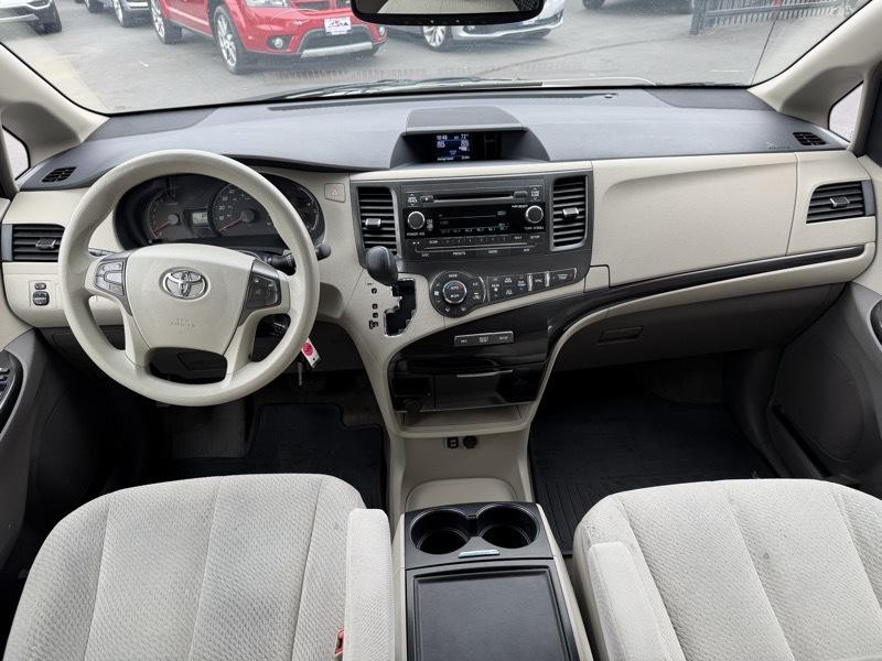 2013 Toyota Sienna Image 13
