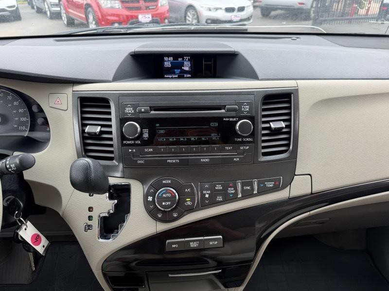 2013 Toyota Sienna Image 15
