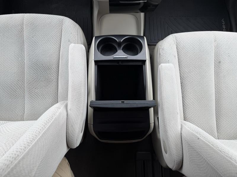 2013 Toyota Sienna Image 19