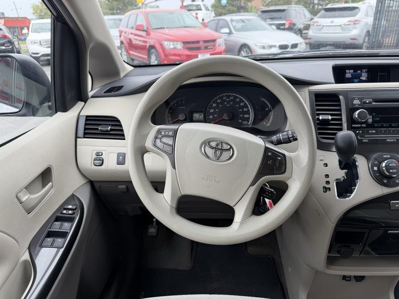 2013 Toyota Sienna Image 20