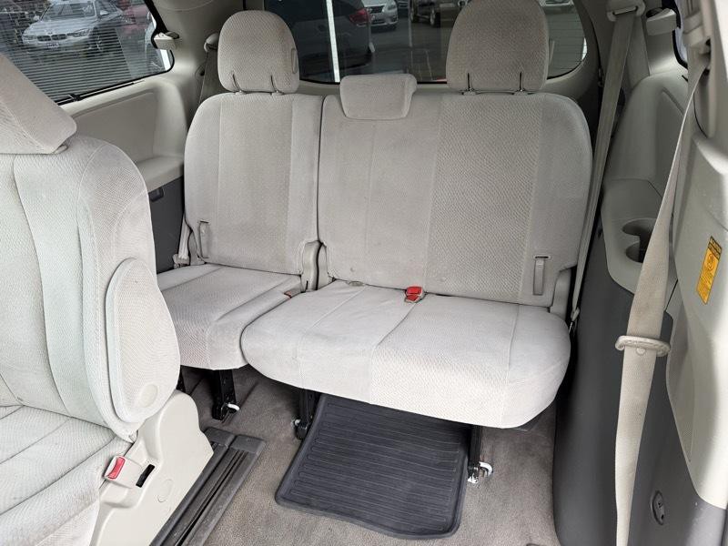 2013 Toyota Sienna Image 24