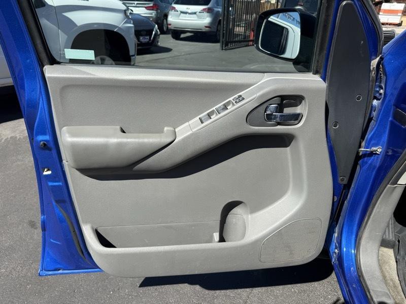 2012 Nissan Frontier Image 11