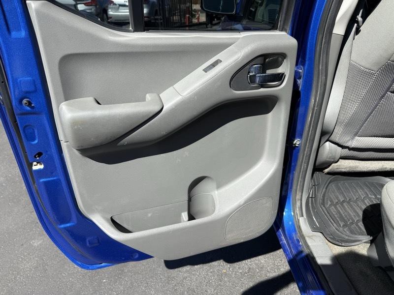 2012 Nissan Frontier Image 25