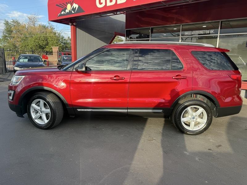 2017 Ford Explorer Image 2