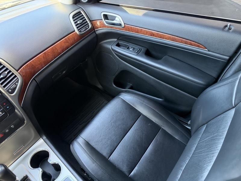 2011 Jeep Grand Cherokee Image 17