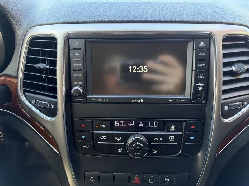2011 Jeep Grand Cherokee Image 18