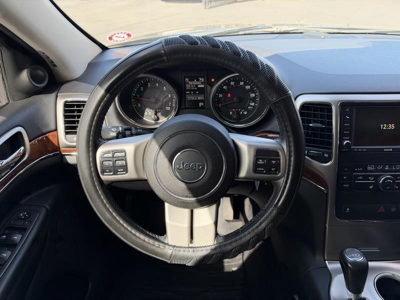 2011 Jeep Grand Cherokee Image 24