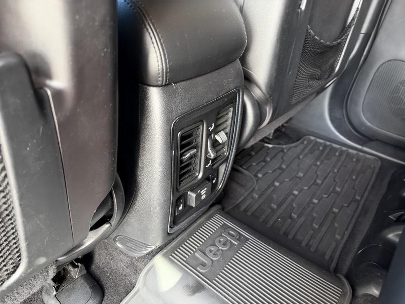 2011 Jeep Grand Cherokee Image 29