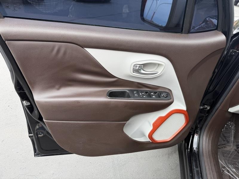 2017 Jeep Renegade Image 12