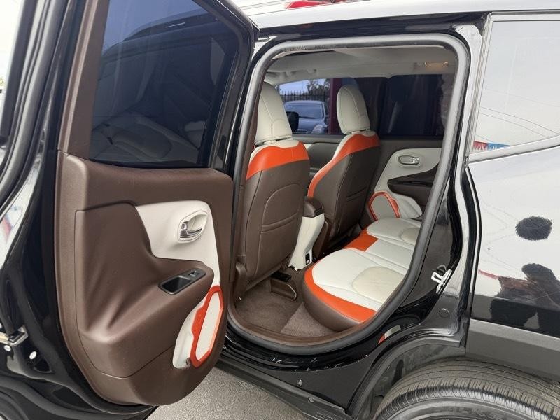 2017 Jeep Renegade Image 24