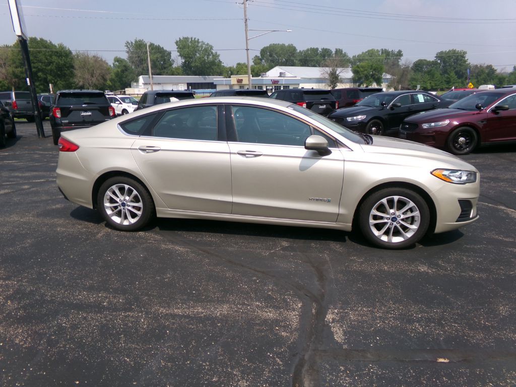 2019 Ford Fusion Image 2