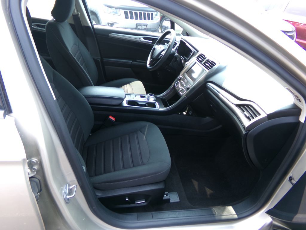 2019 Ford Fusion Image 38