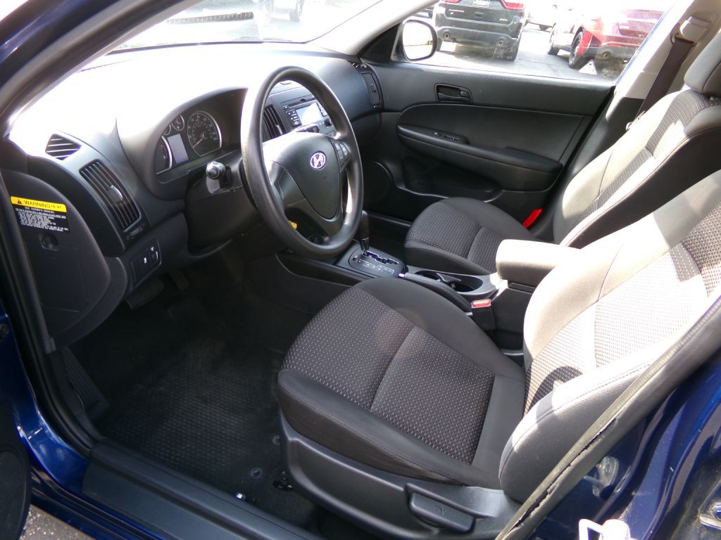 2012 Hyundai Elantra Image 8