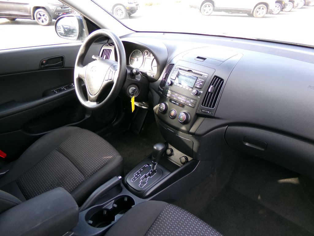 2012 Hyundai Elantra Image 24