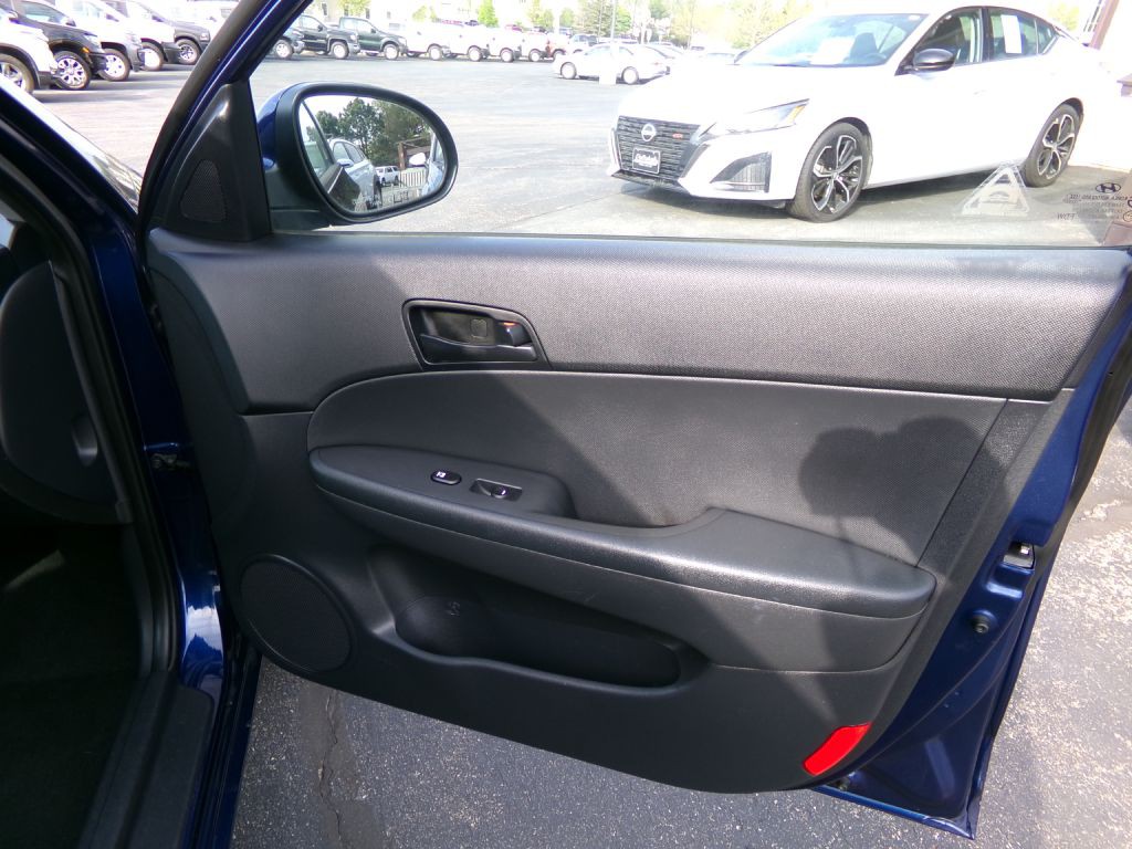 2012 Hyundai Elantra Image 26